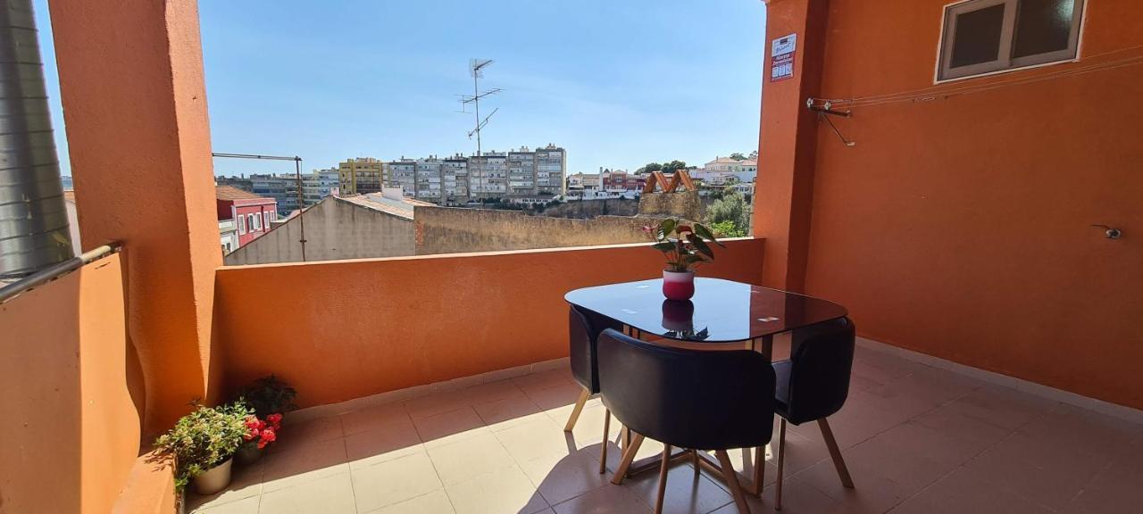 Relax In Lisbon For 4 People With Terrace And Parking Apartment Exterior photo